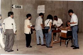 Foto 882 de 1998 - Consulta para escolha de reitor