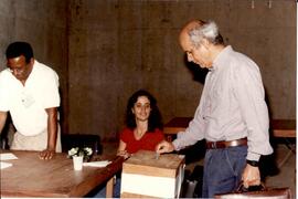 Foto 907 de 1998 - Consulta para escolha de reitor