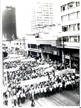 Foto 1 de 1981 - Manifestação pela Autonomia Universitária