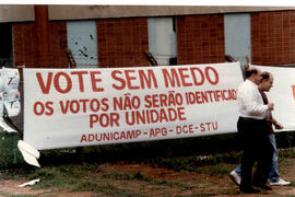 Foto 894 de 1998 - Consulta para escolha de reitor